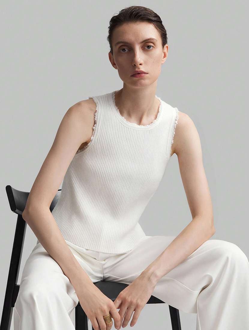 women white solid sleeveless regular top