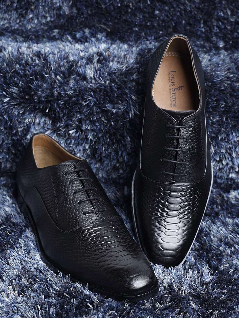 men black lace-up oxford