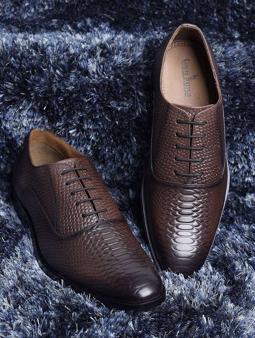 men brown lace-up oxford