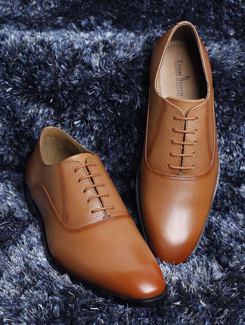 men tan lace-up oxford