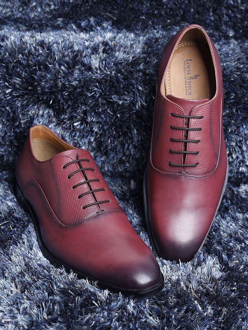 men red lace-up oxford
