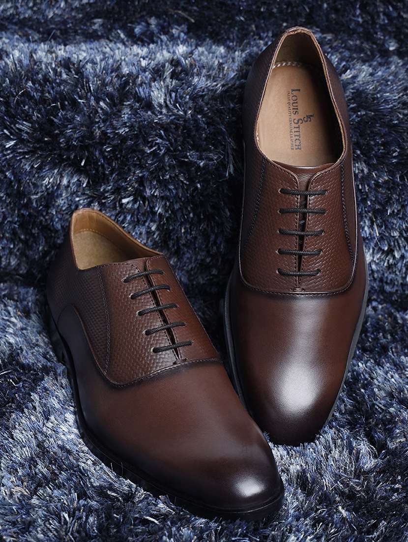 men brown lace-up oxford