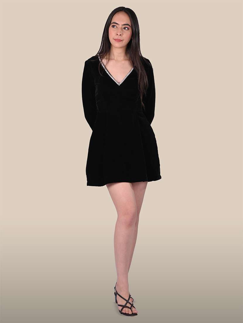 women black solid long sleeve backless dress