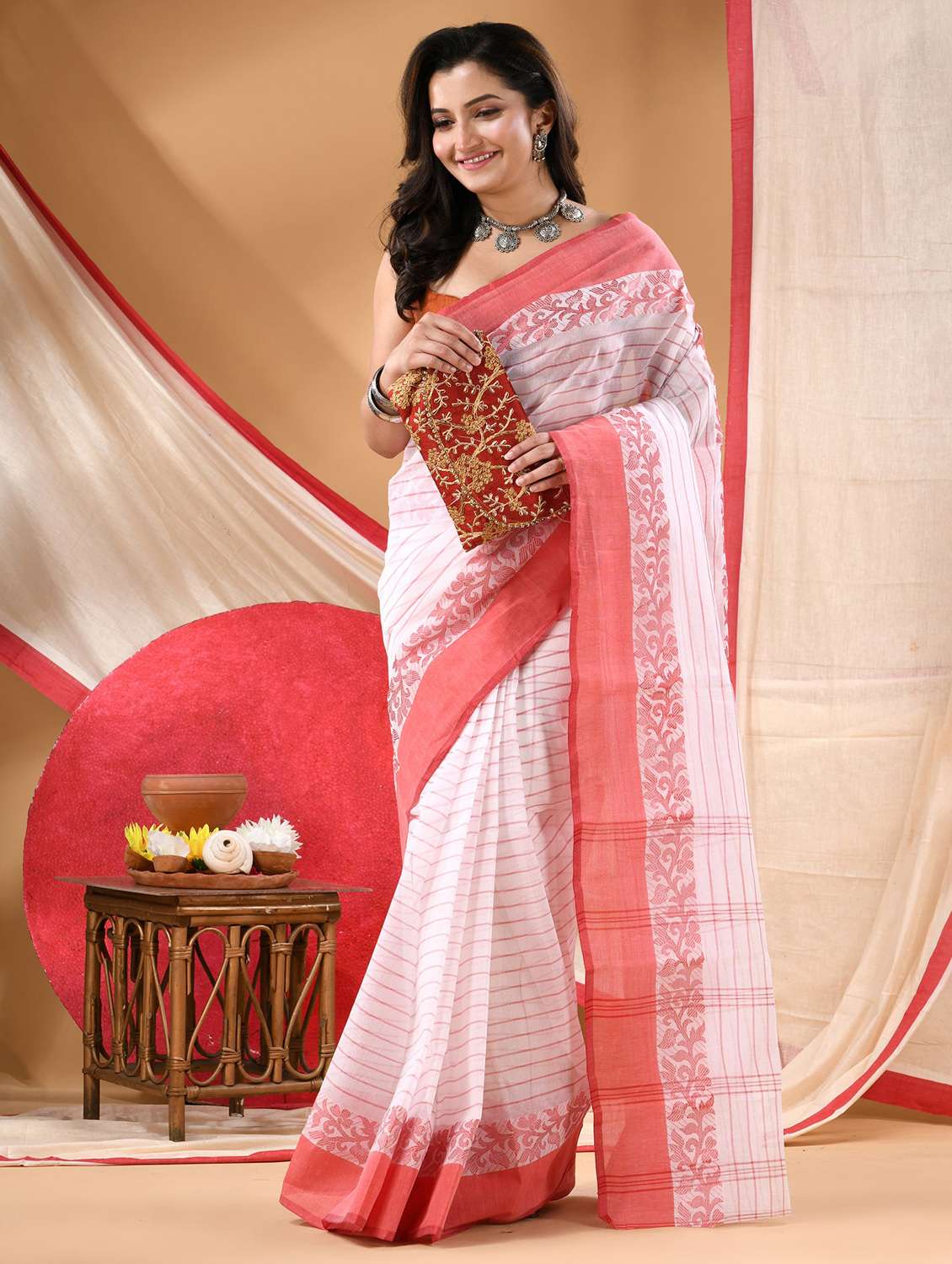 women self design tant saree - 22144945 -  Standard Image - 2