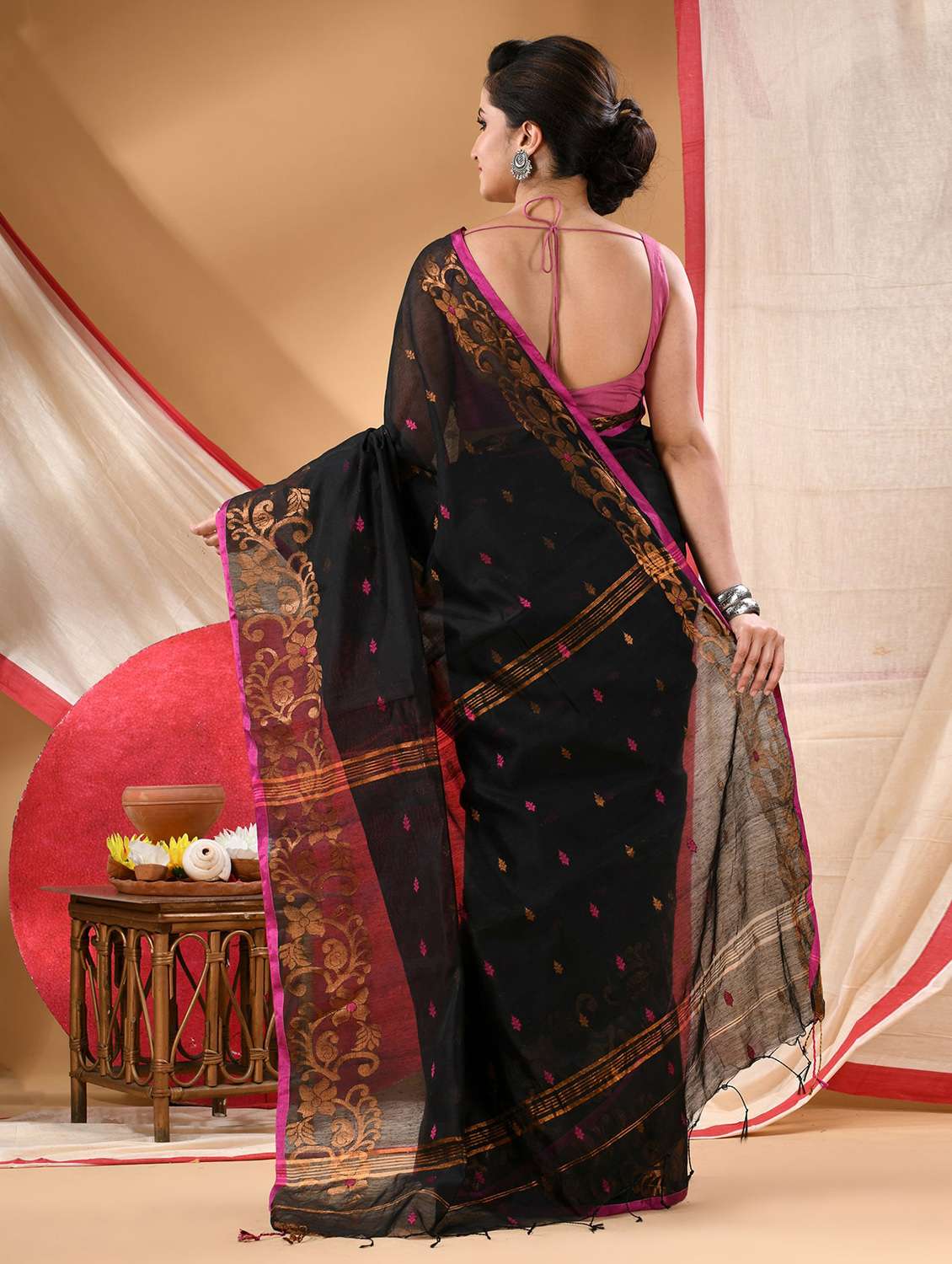 women self design handloom saree with blouse - 22144952 - Standard Image - 2