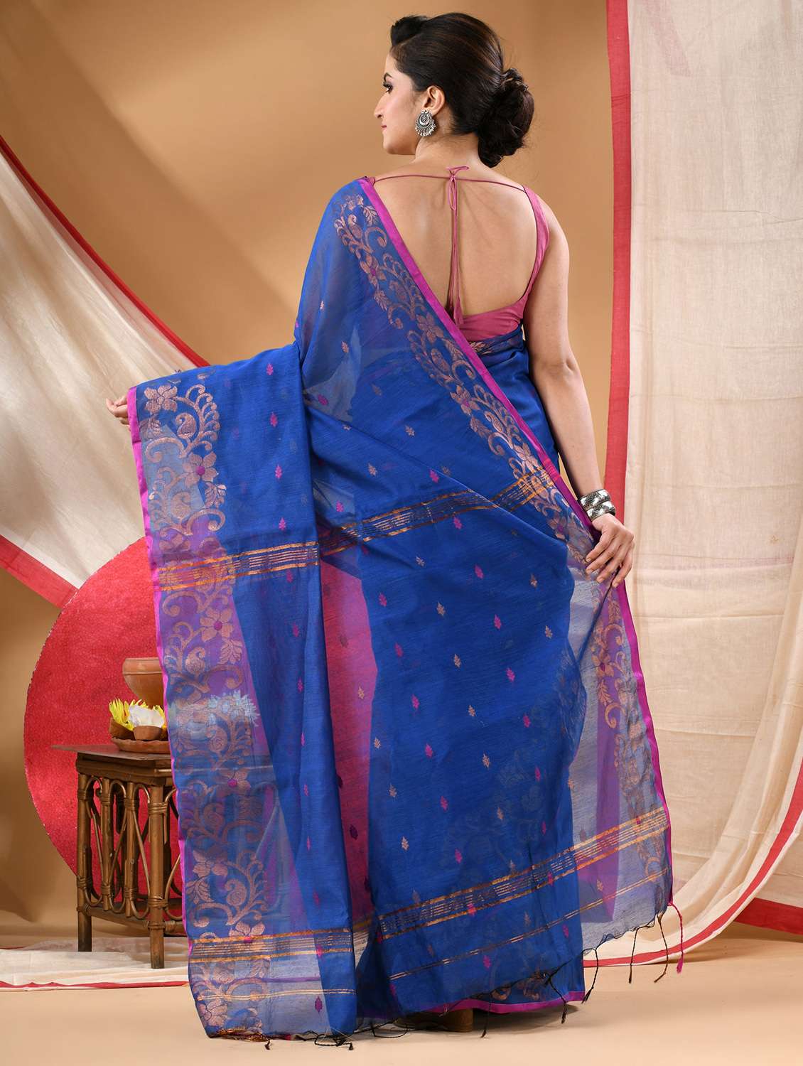 women self design handloom saree with blouse - 22144953 - Standard Image - 2