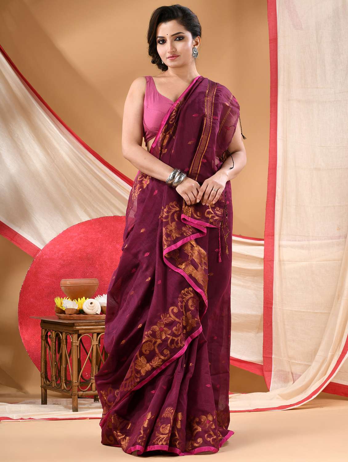 women self design handloom saree with blouse
