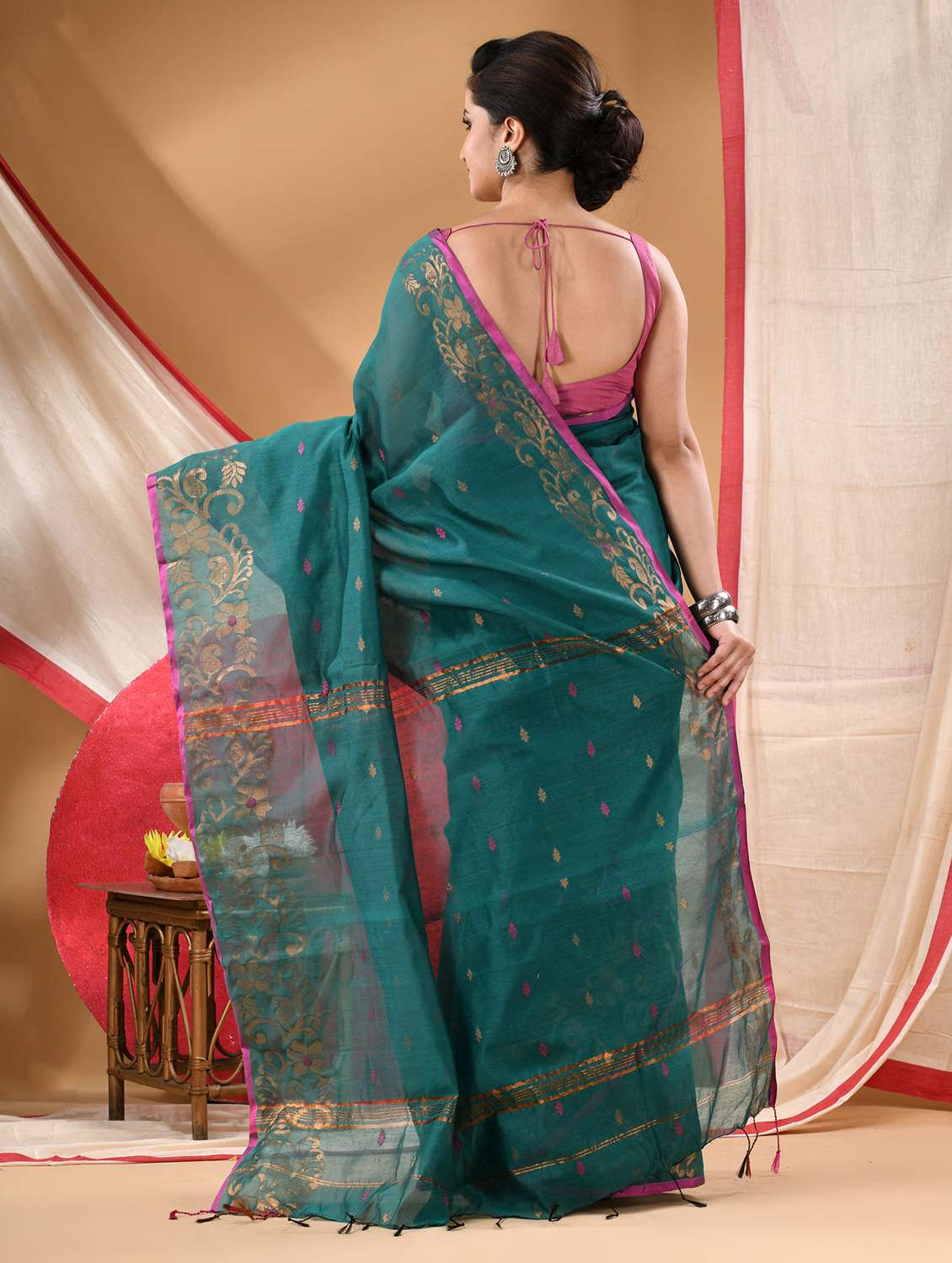 women self design handloom saree with blouse - 22144958 - Standard Image - 2