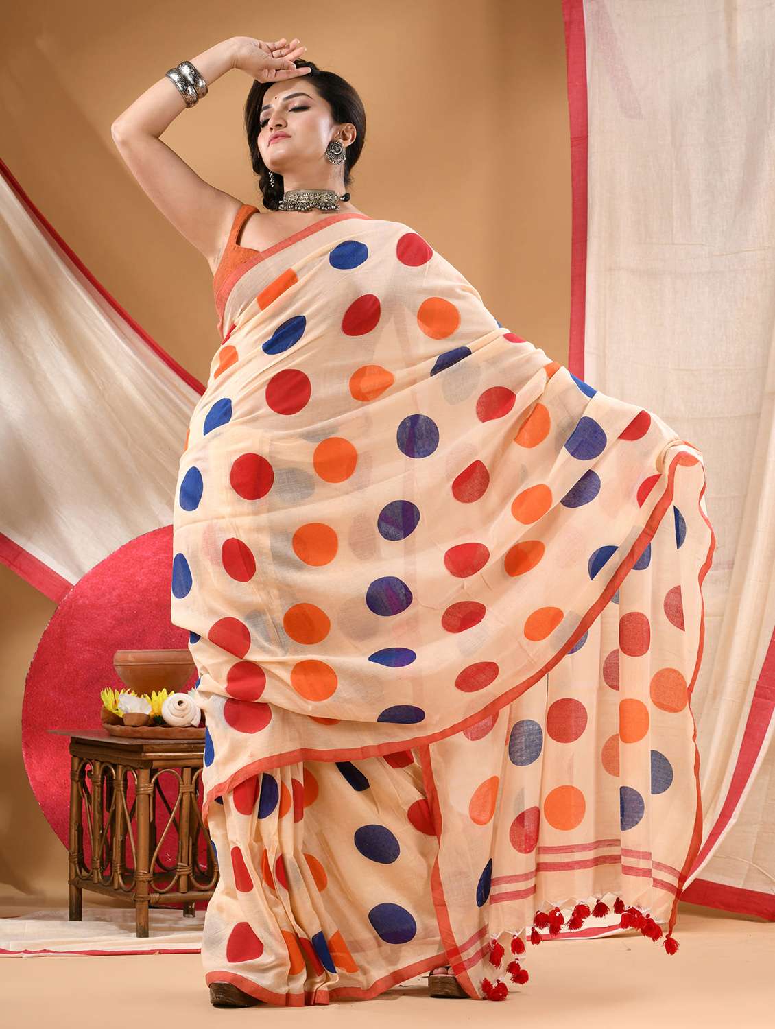 women polka dot printed saree - 22144959 - Standard Image - 2