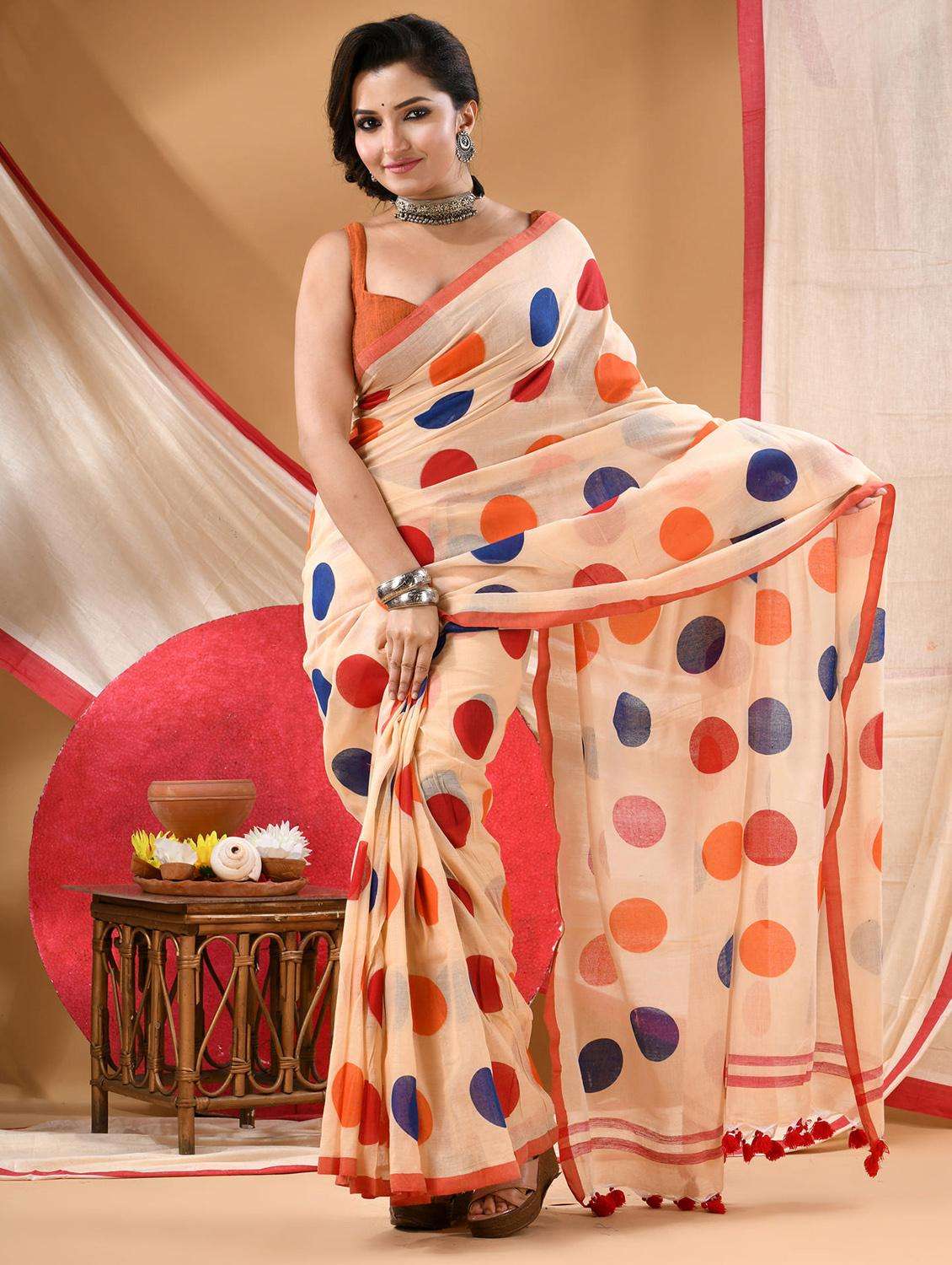 women polka dot printed saree - 22144959 -  Standard Image - 2