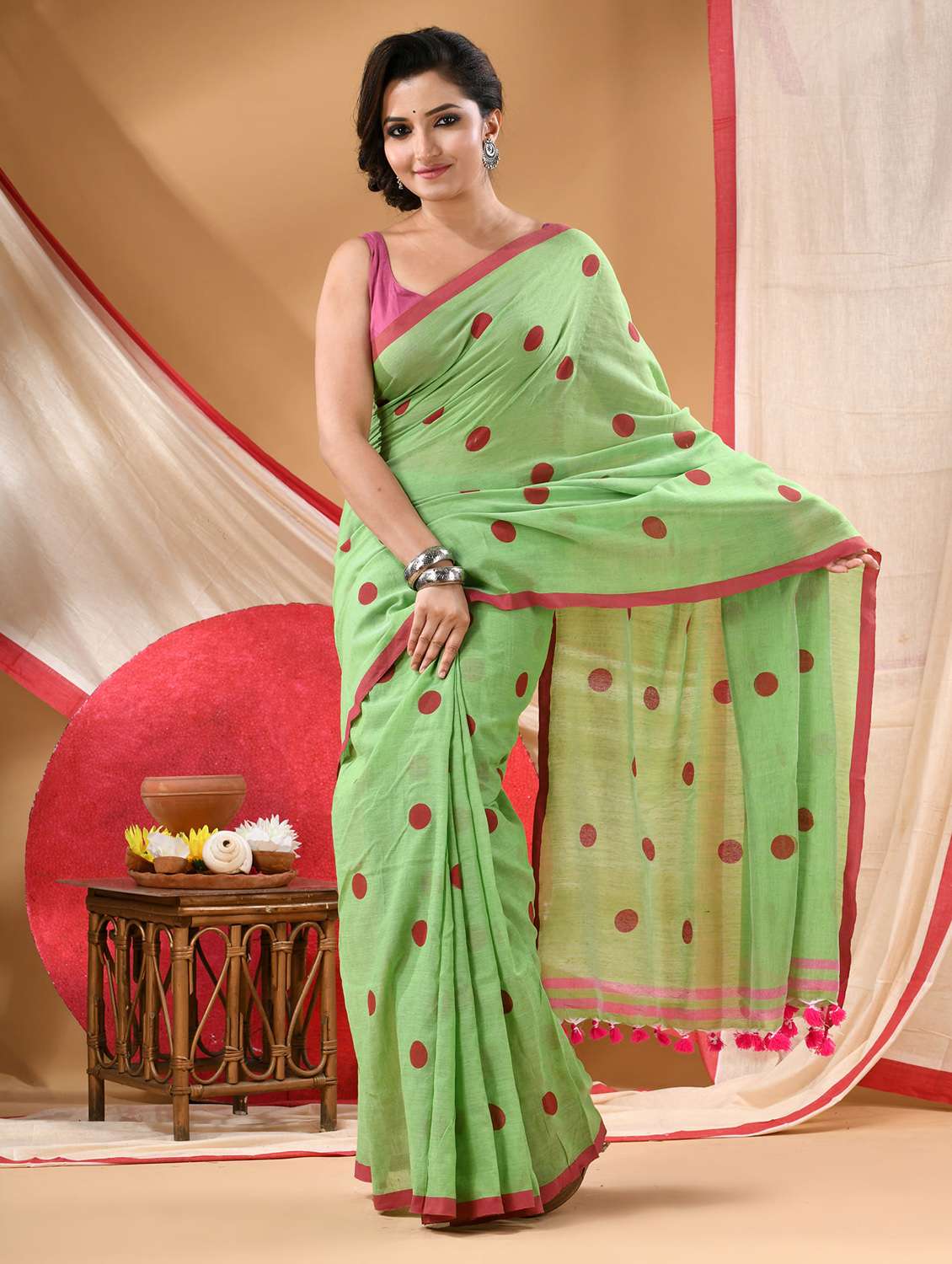 women polka dot printed saree - 22144961 - Standard Image - 2