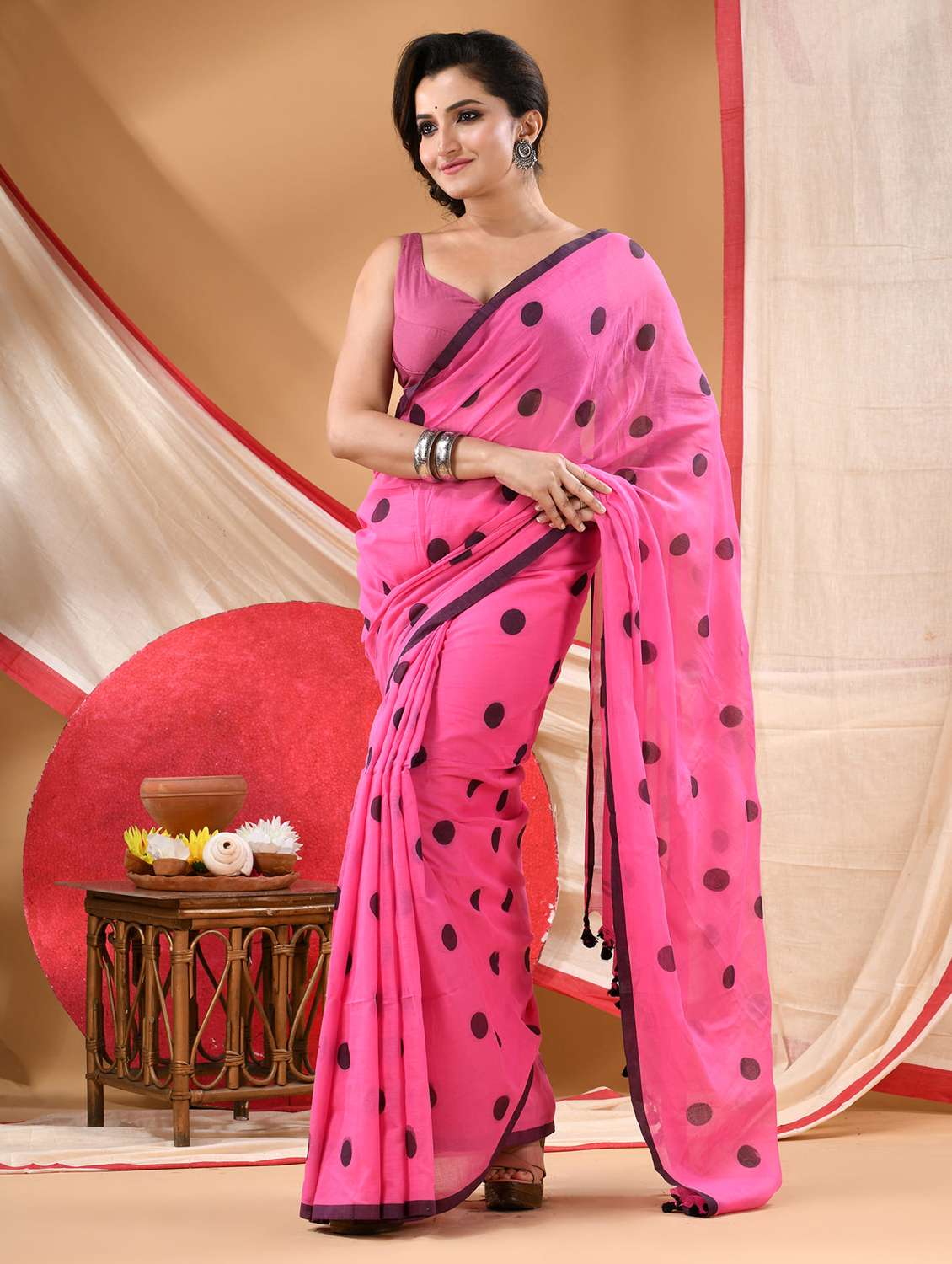 women polka dot printed saree - 22144962 -  Standard Image - 2