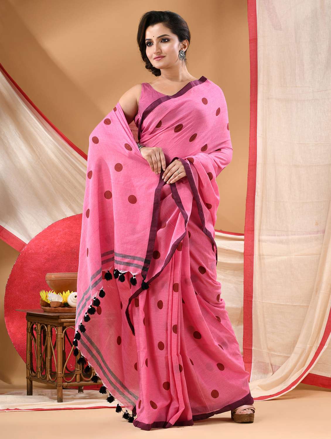 women polka dot printed saree - 22144964 -  Standard Image - 2