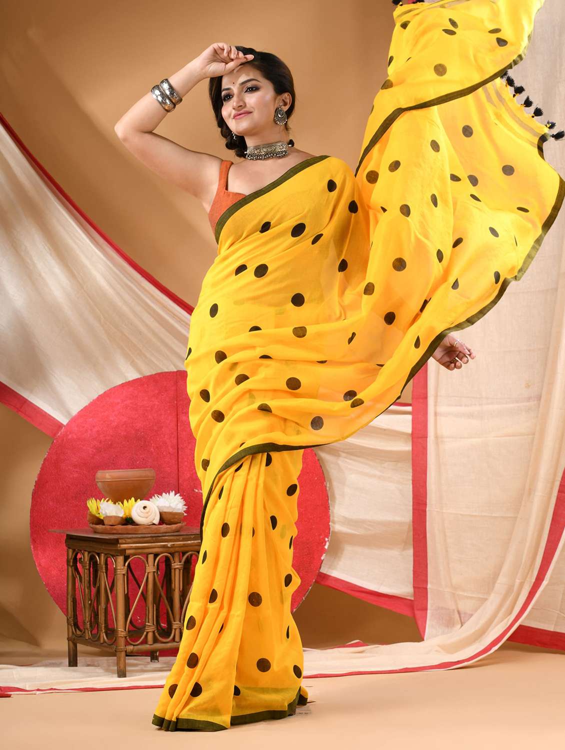 women polka dot printed saree - 22144966 -  Standard Image - 2