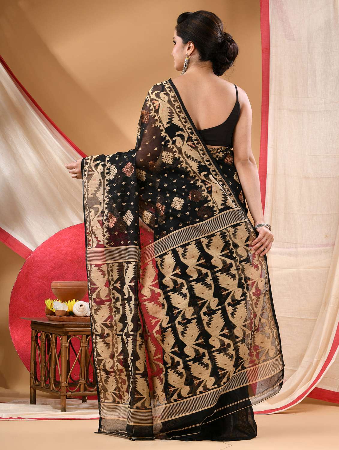 women self design jamdani saree with blouse - 22144970 -  Standard Image - 2