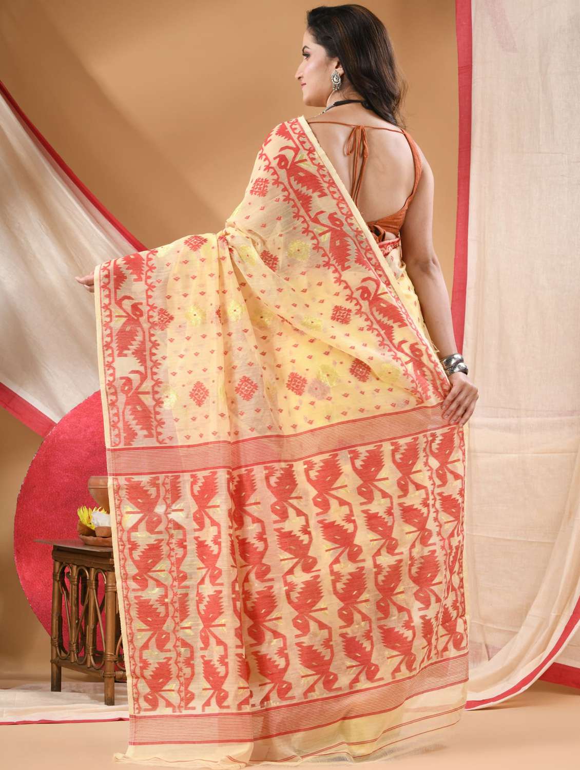 women self design jamdani saree with blouse - 22144971 - Standard Image - 2