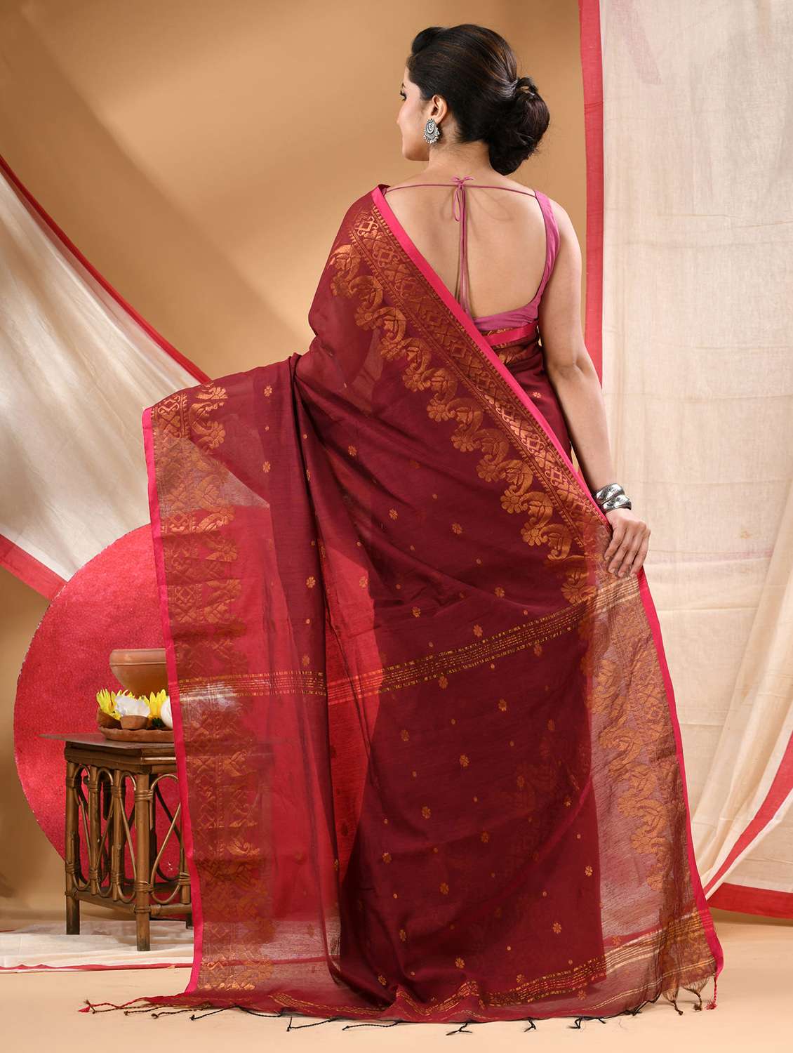 women self design handloom saree with blouse - 22144972 -  Standard Image - 2