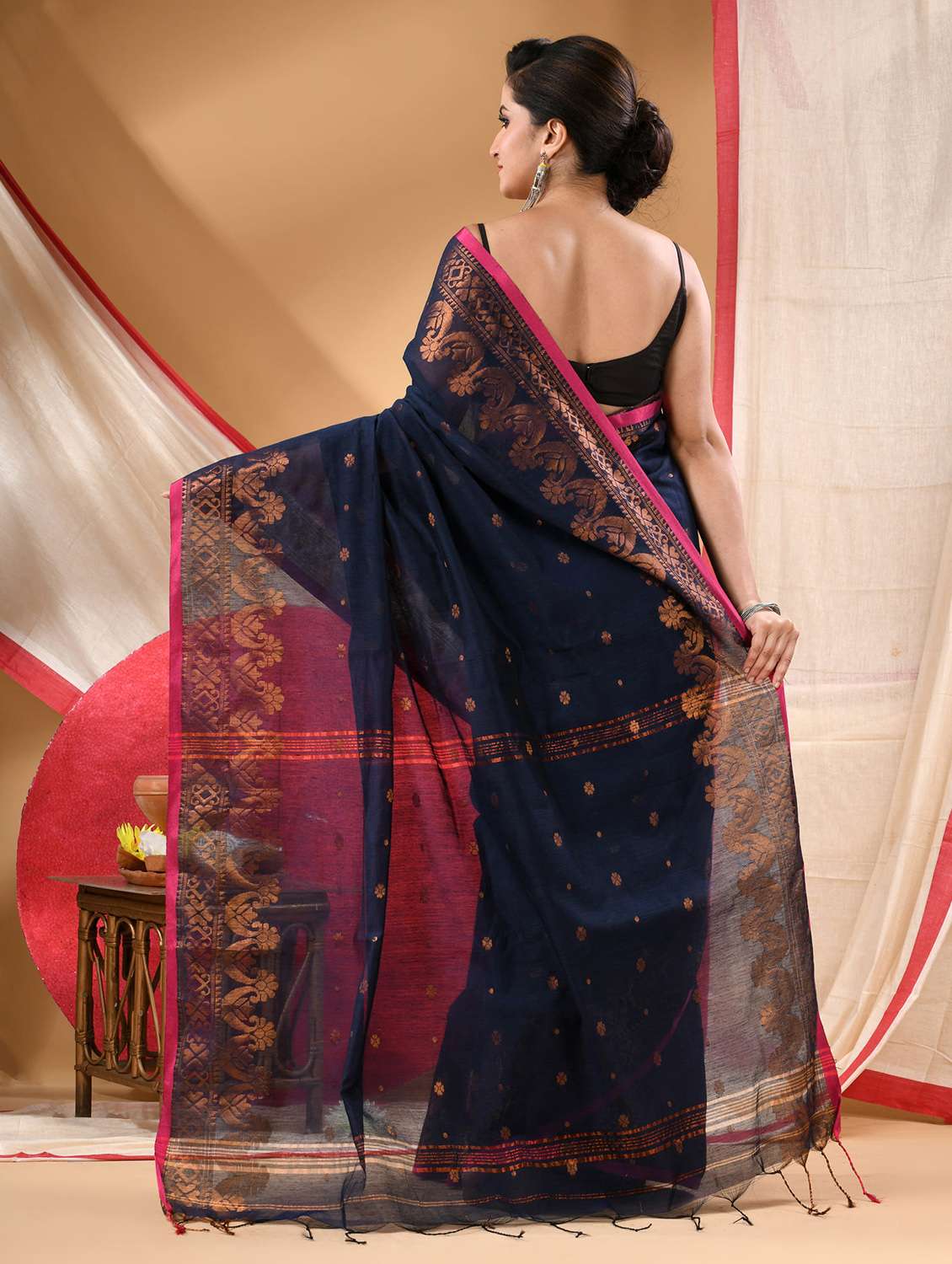 women self design handloom saree with blouse - 22144973 - Standard Image - 2