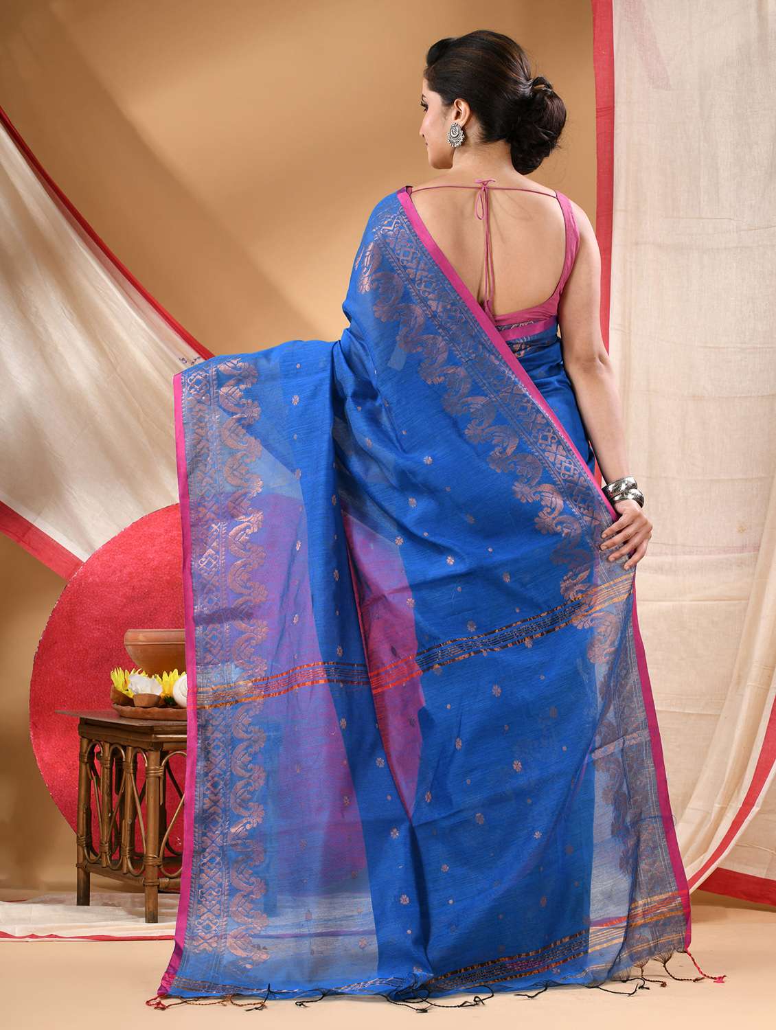 women self design handloom saree with blouse - 22144975 -  Standard Image - 2