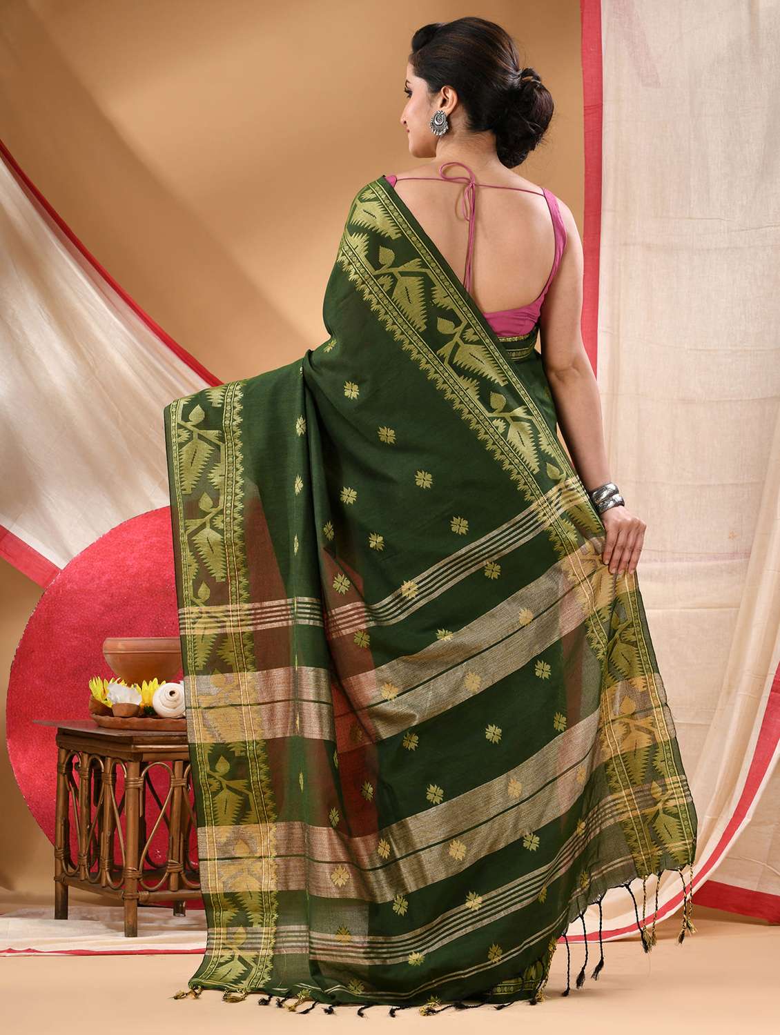 women self design handloom saree with blouse - 22144976 -  Standard Image - 2