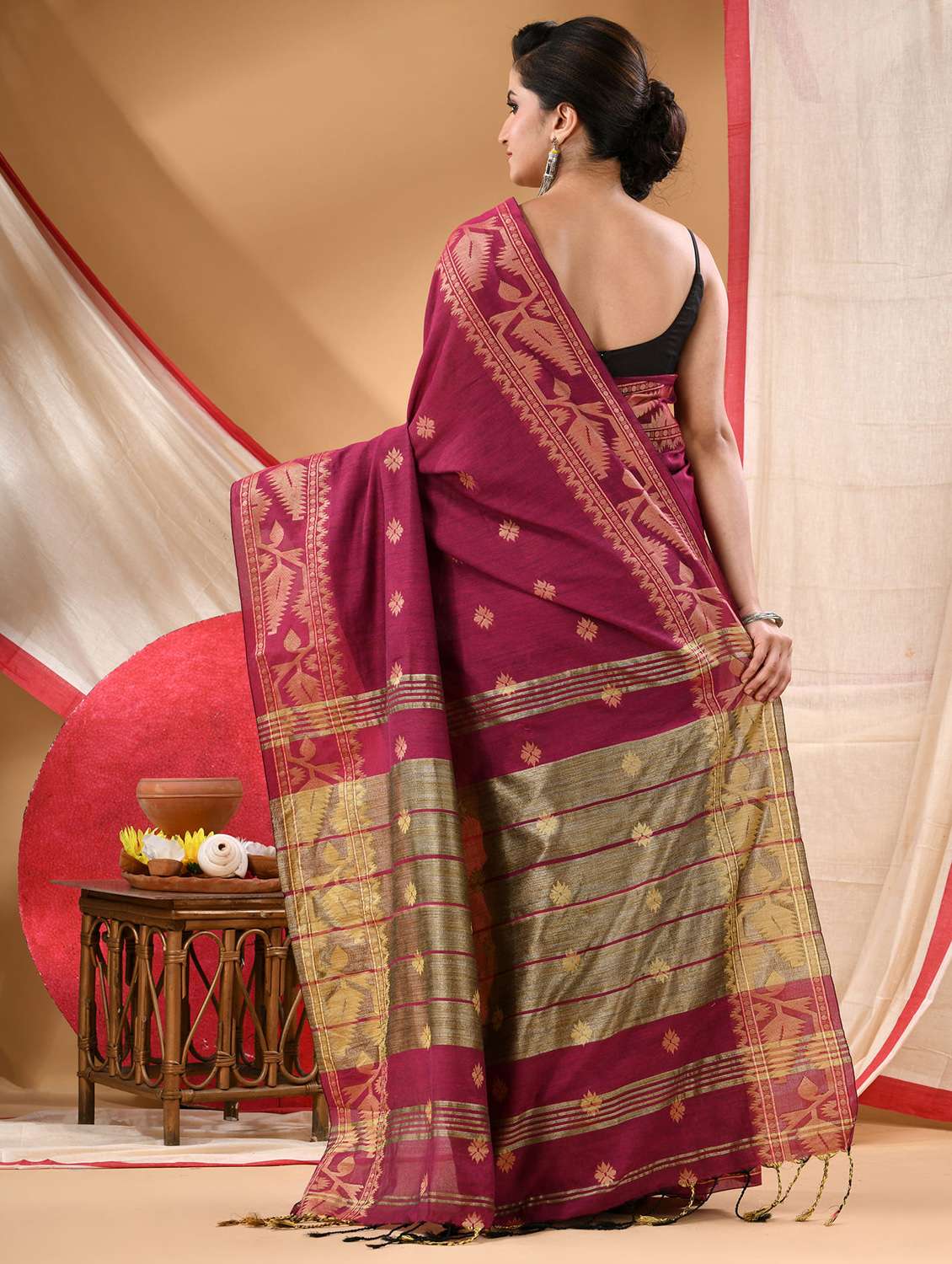women self design handloom saree with blouse - 22144977 - Standard Image - 2