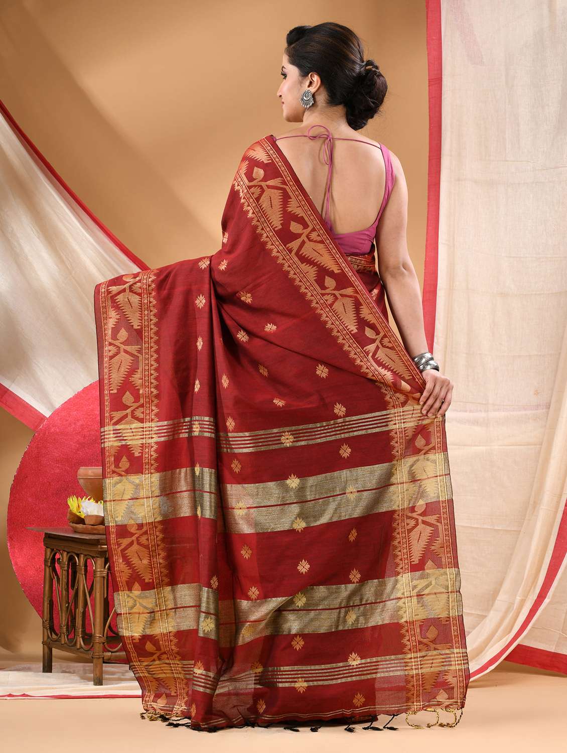 women self design handloom saree with blouse - 22144978 - Standard Image - 2