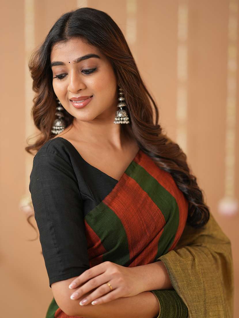 women striped handloom saree with blouse - 22145074 -  Standard Image - 7