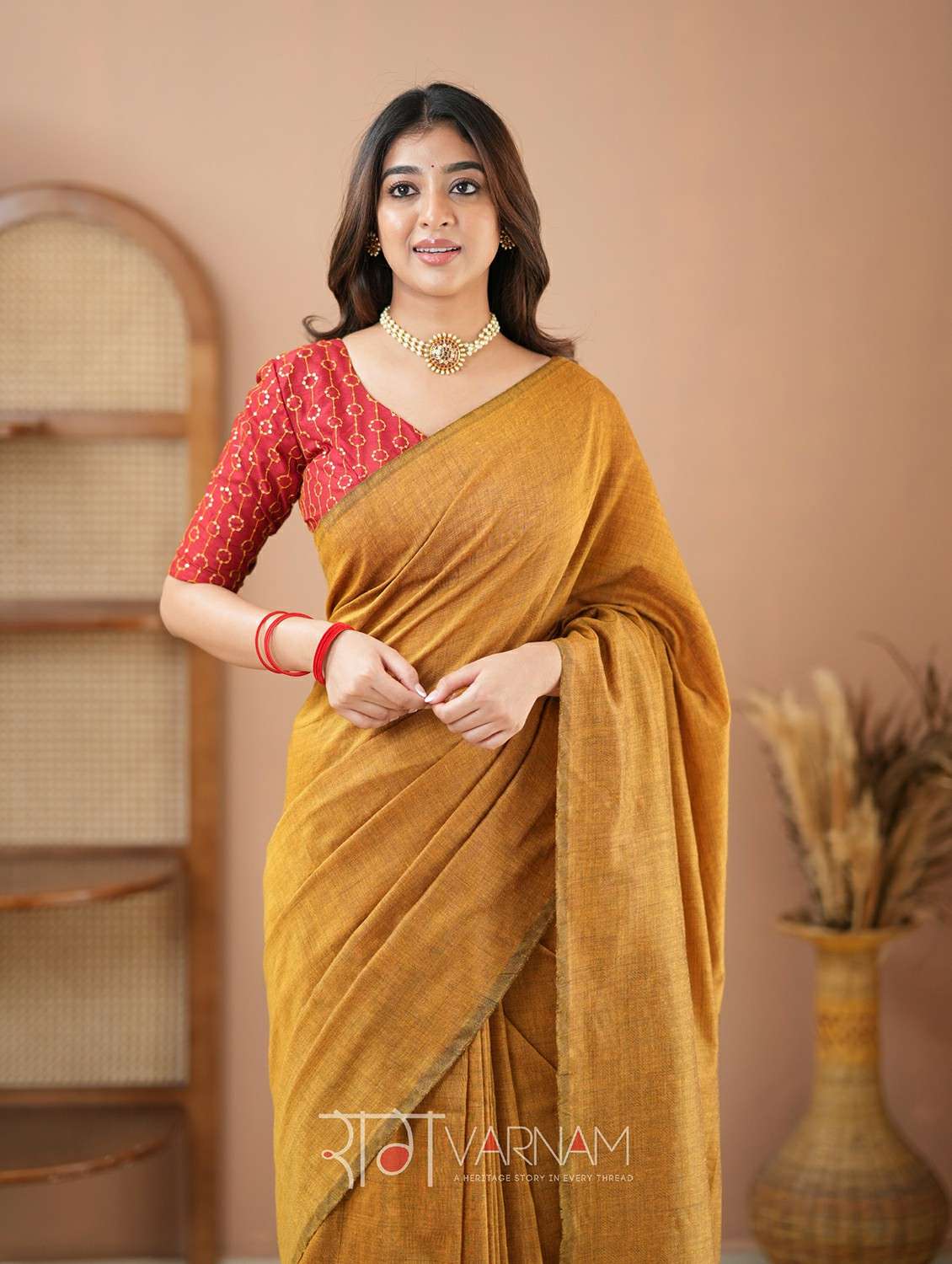 women solid handloom saree with blouse - 22145077 -  Standard Image - 2