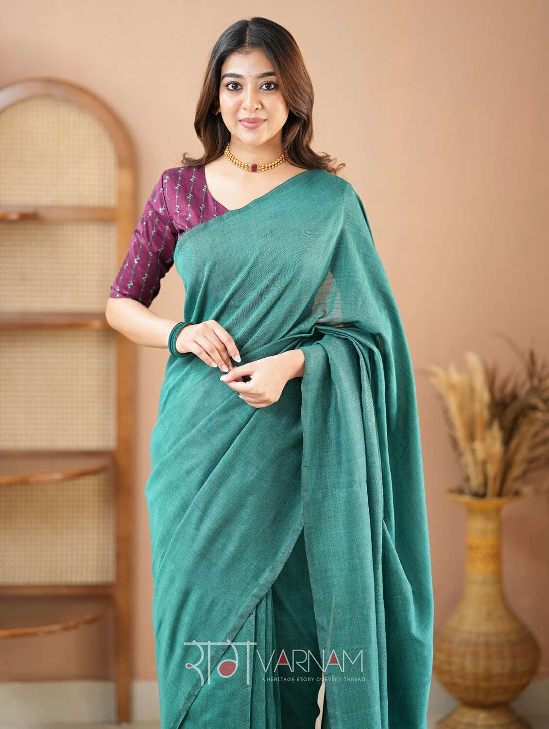 women solid handloom saree with blouse - 22145079 -  Standard Image - 2