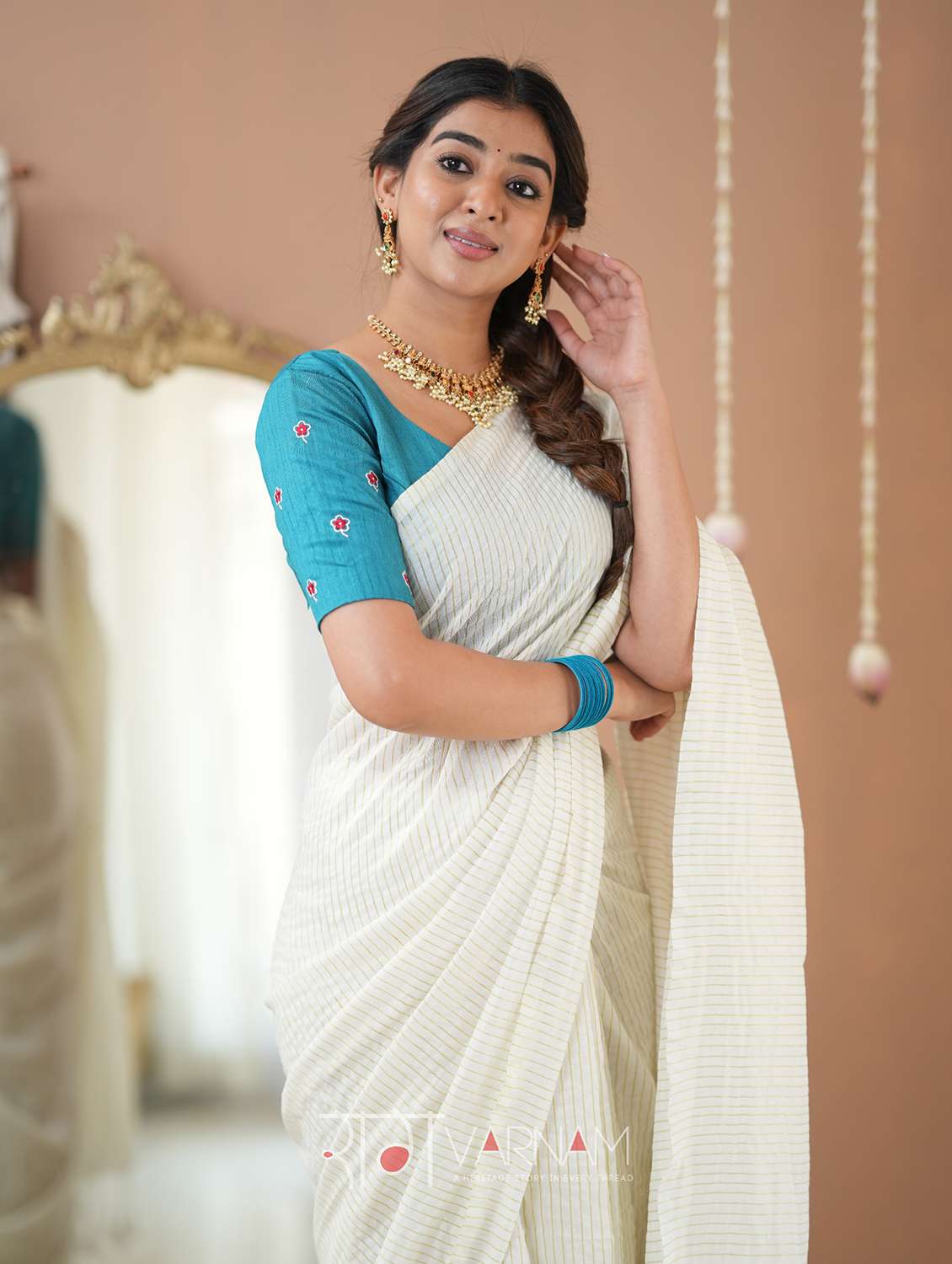 women striped handloom saree with blouse - 22145083 -  Standard Image - 2