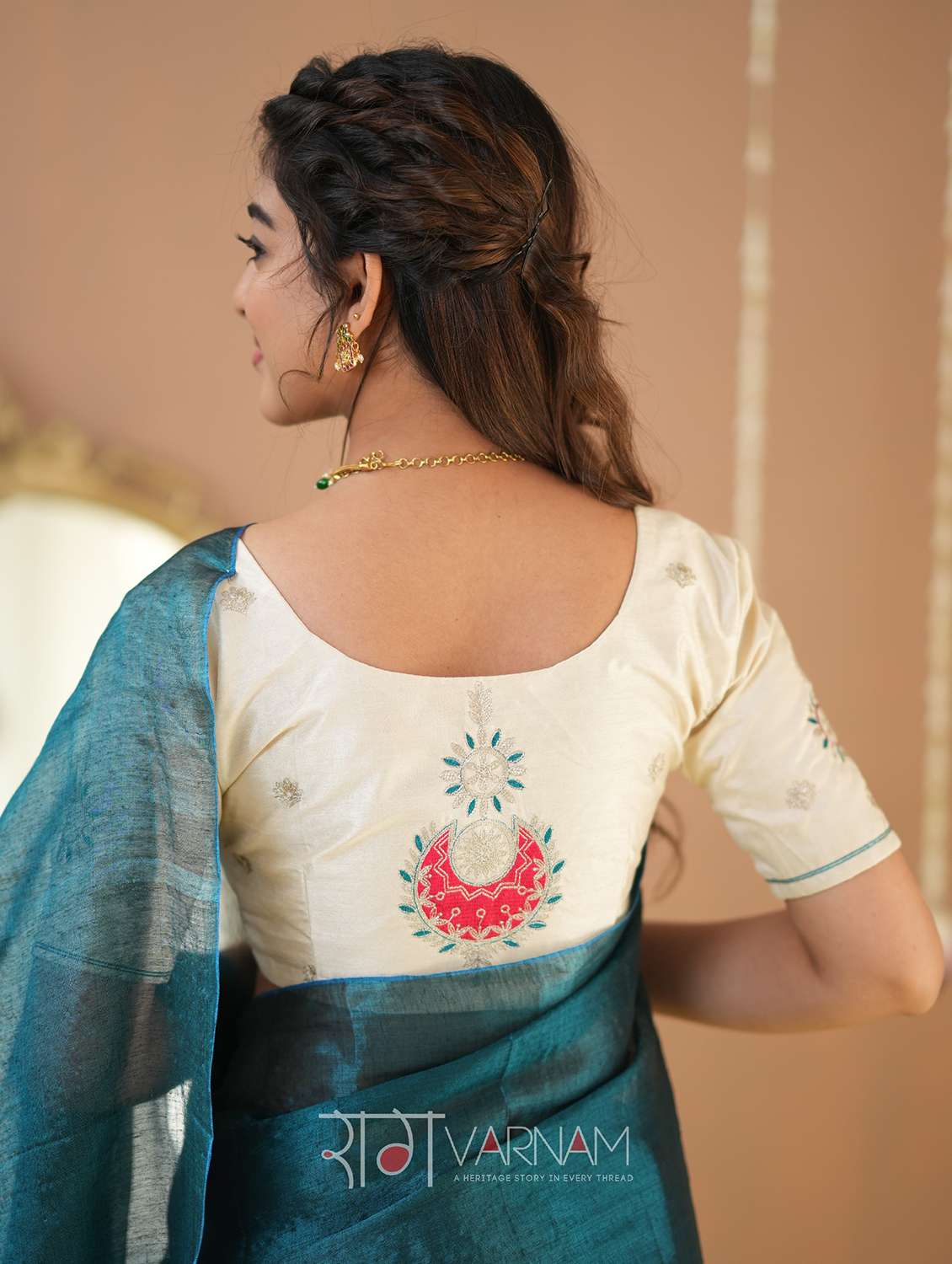 women solid handloom saree with blouse - 22145088 -  Standard Image - 2