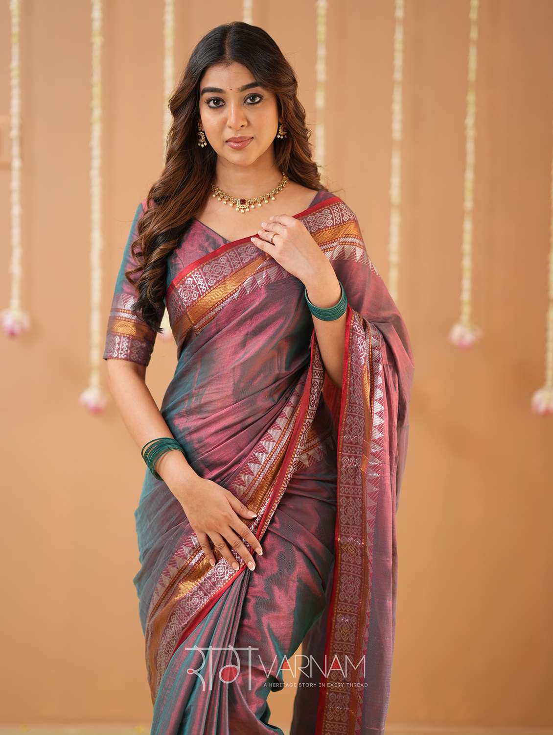 women solid with bordered handloom saree with blouse - 22145089 -  Standard Image - 2
