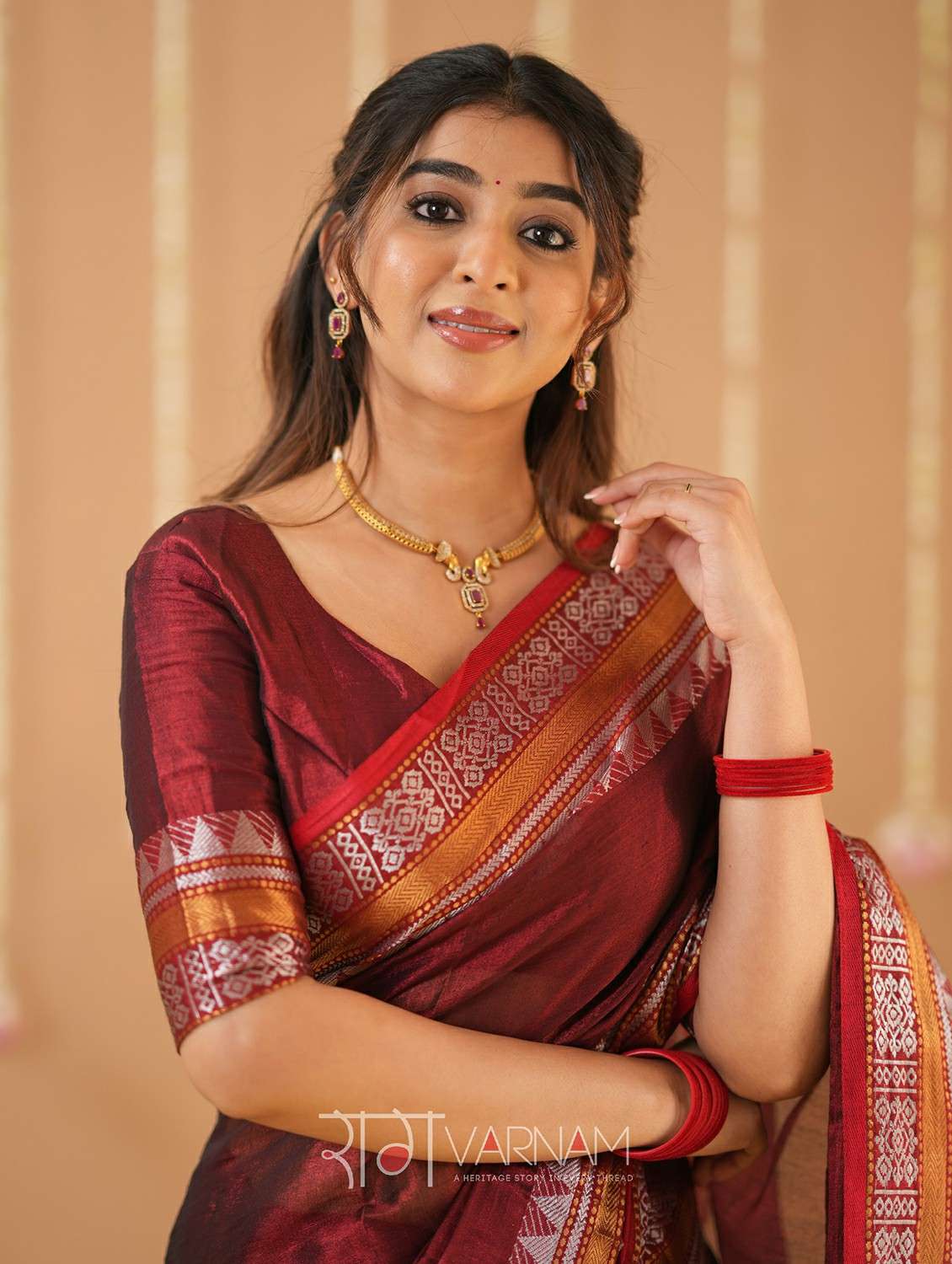 women solid with bordered handloom saree with blouse - 22145090 -  Standard Image - 2