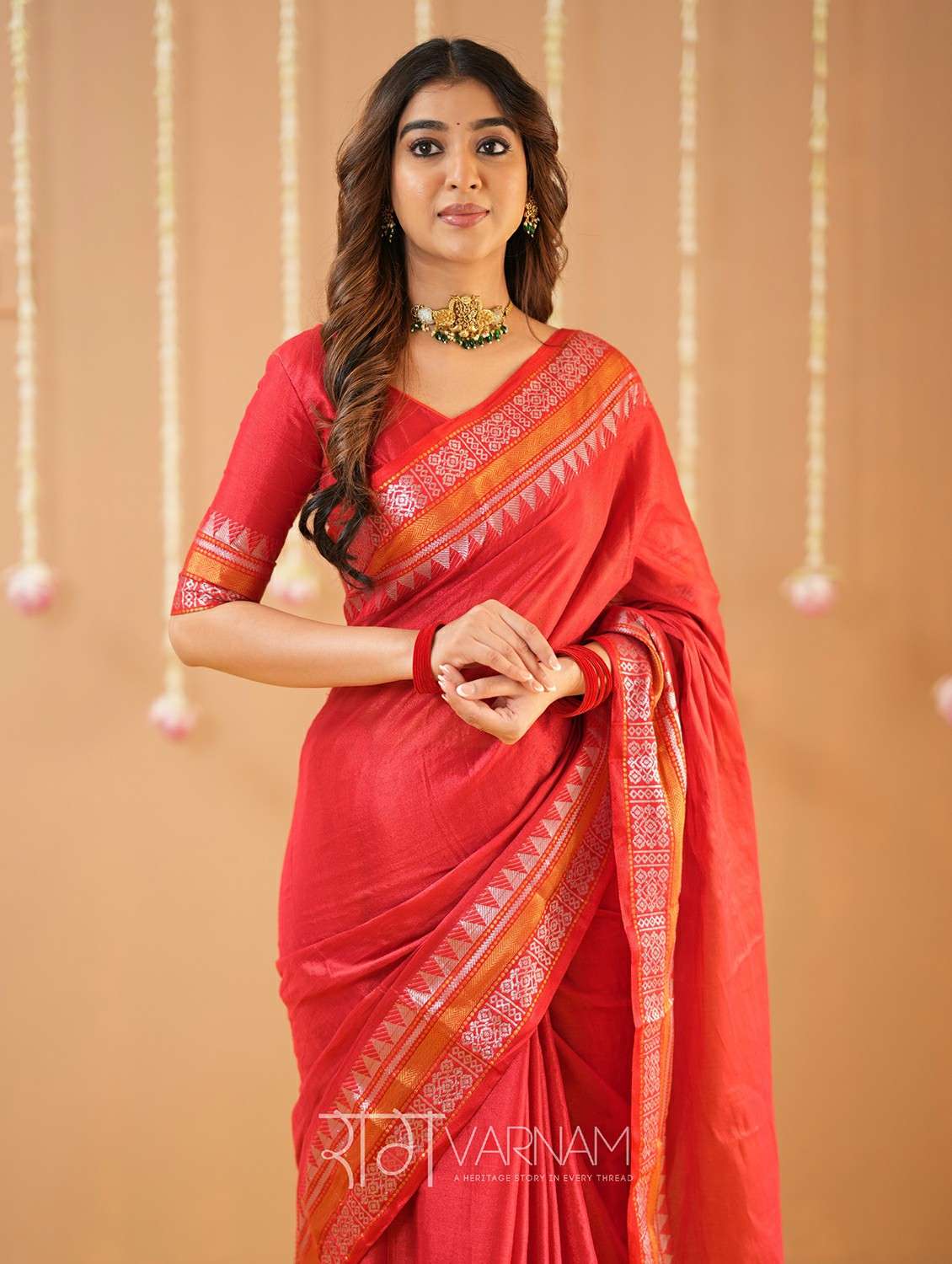 women solid with bordered handloom saree with blouse - 22145091 -  Standard Image - 2