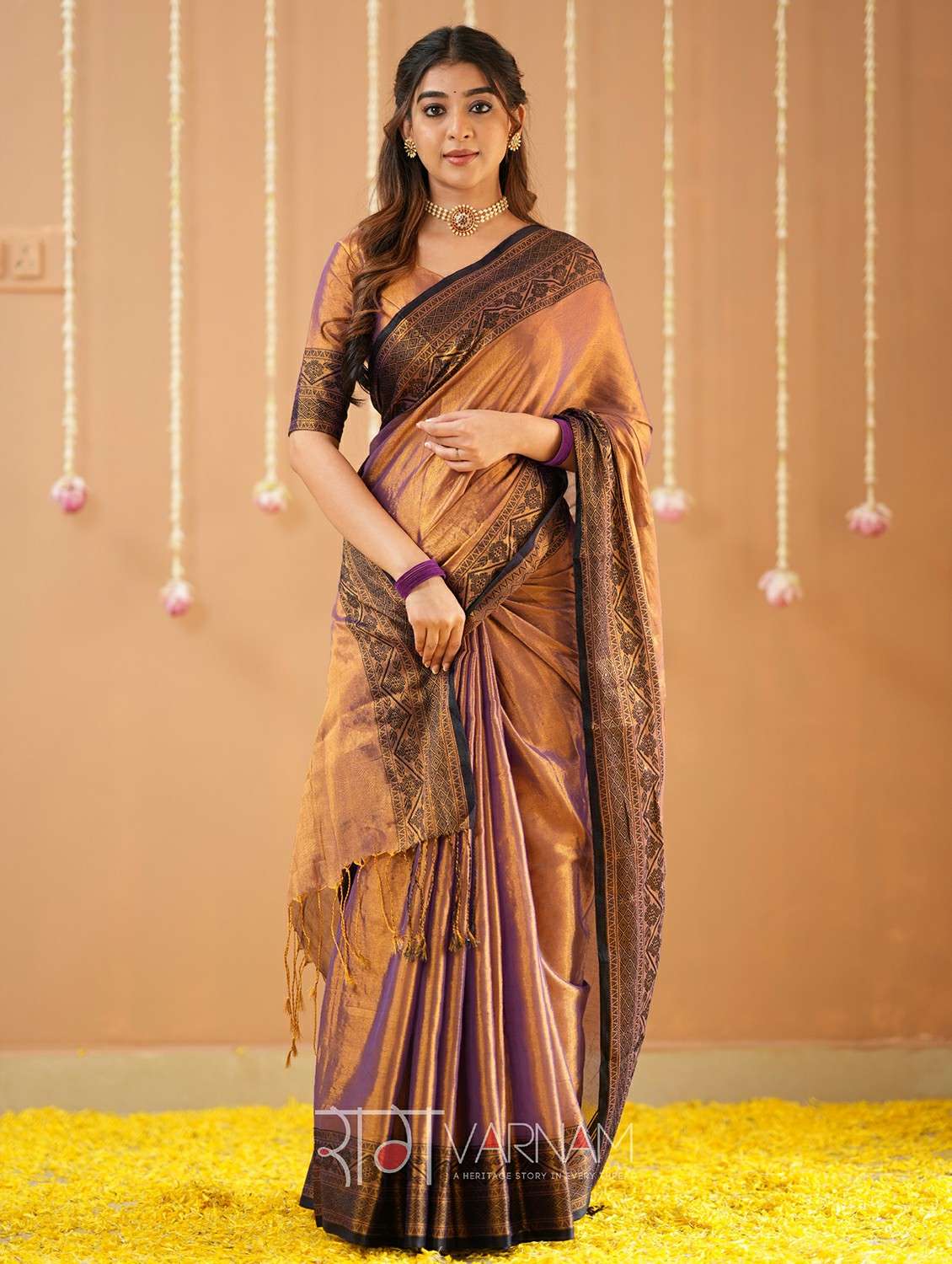 women solid with bordered handloom saree with blouse