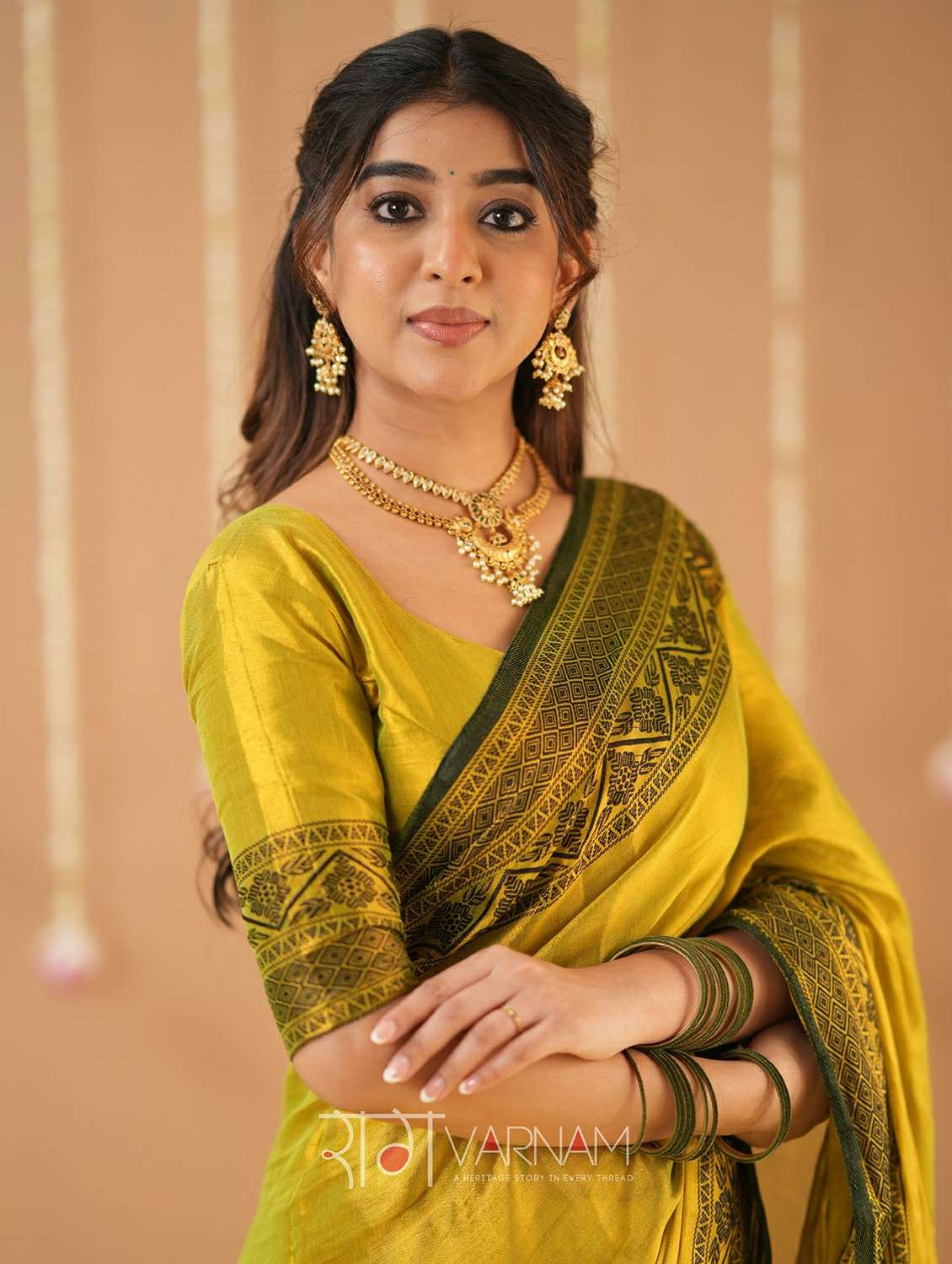 women solid with bordered handloom saree with blouse - 22145094 - Standard Image - 2