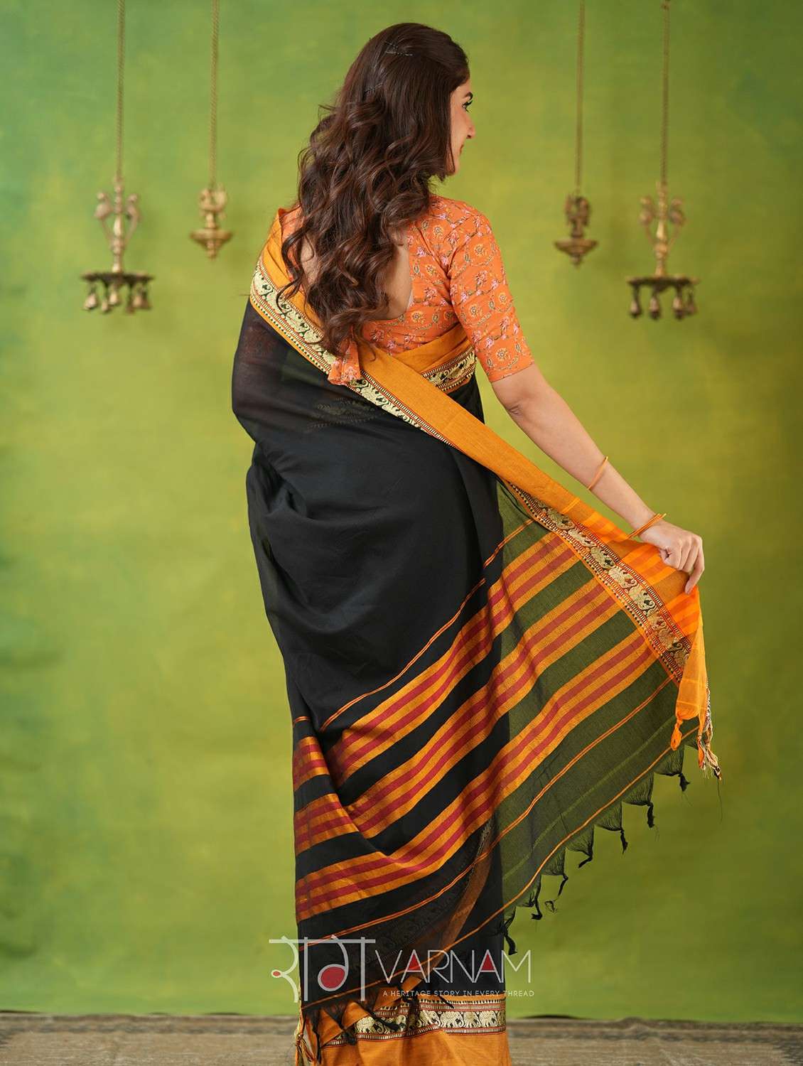 women solid with bordered narayanpet saree with blouse - 22145120 -  Standard Image - 2
