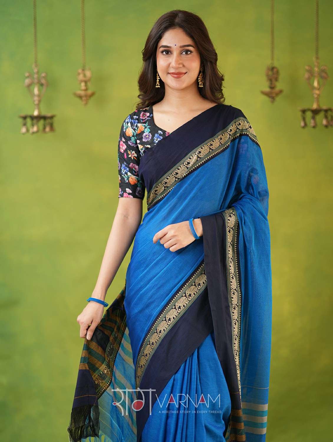 women solid with bordered narayanpet saree with blouse - 22145121 -  Standard Image - 2