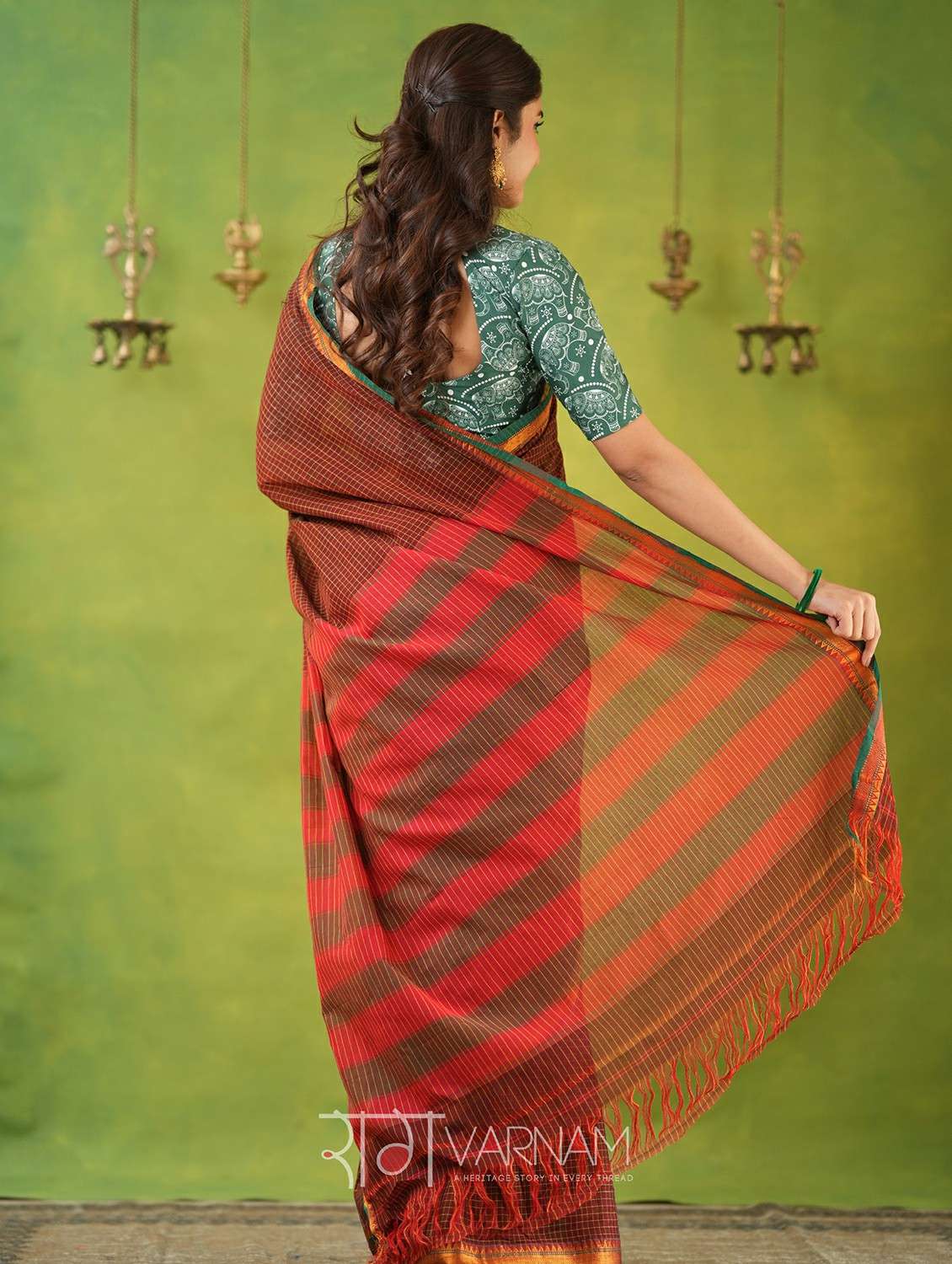 women checkered narayanpet saree with blouse - 22145126 -  Standard Image - 2