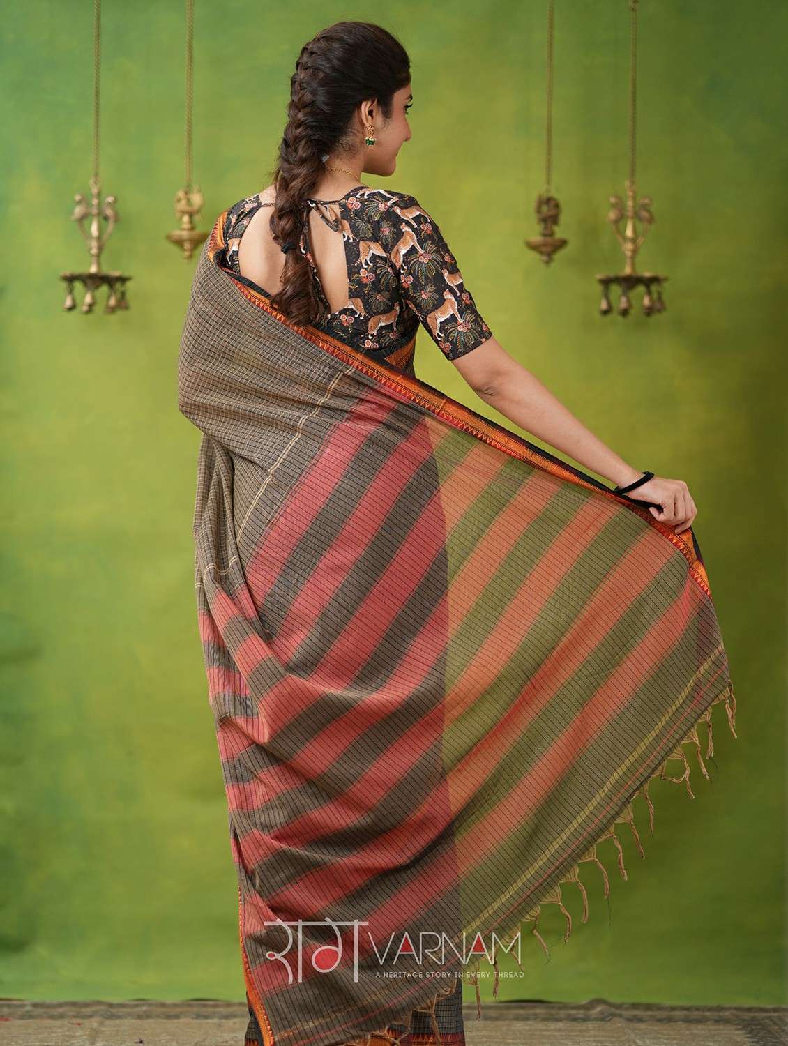 women checkered narayanpet saree with blouse - 22145127 -  Standard Image - 2