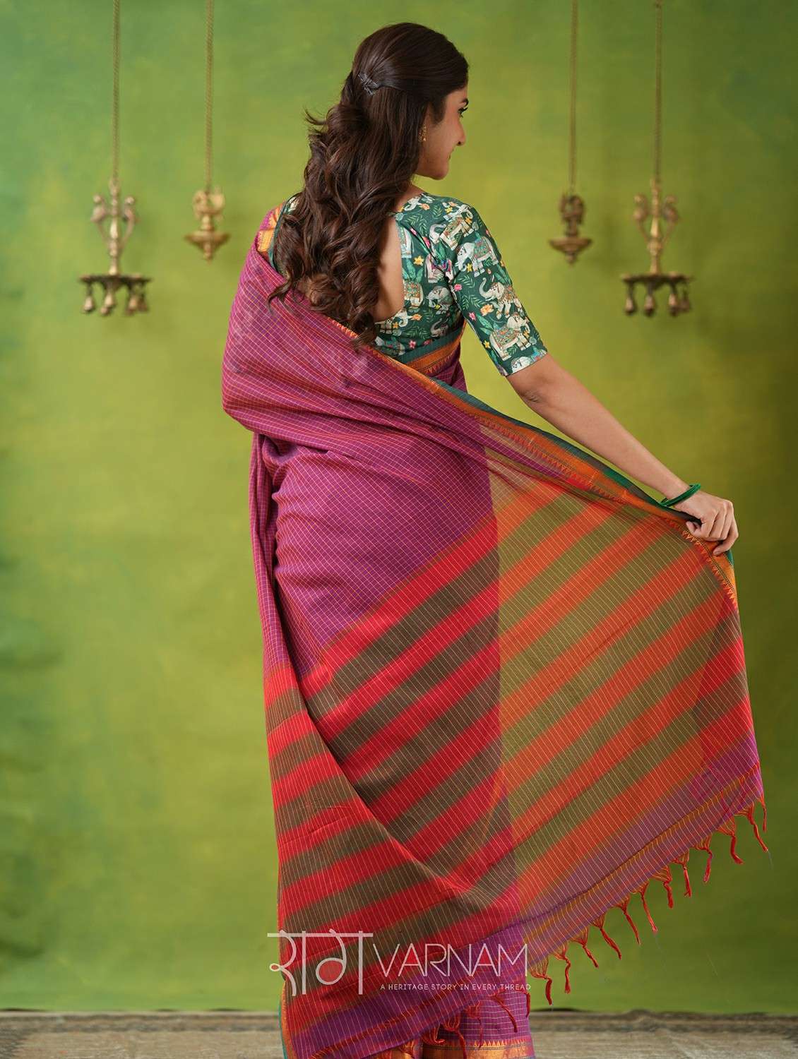 women checkered narayanpet saree with blouse - 22145128 -  Standard Image - 2