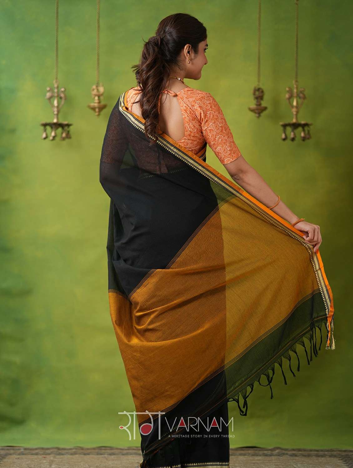 women solid with bordered narayanpet saree with blouse - 22145129 -  Standard Image - 2