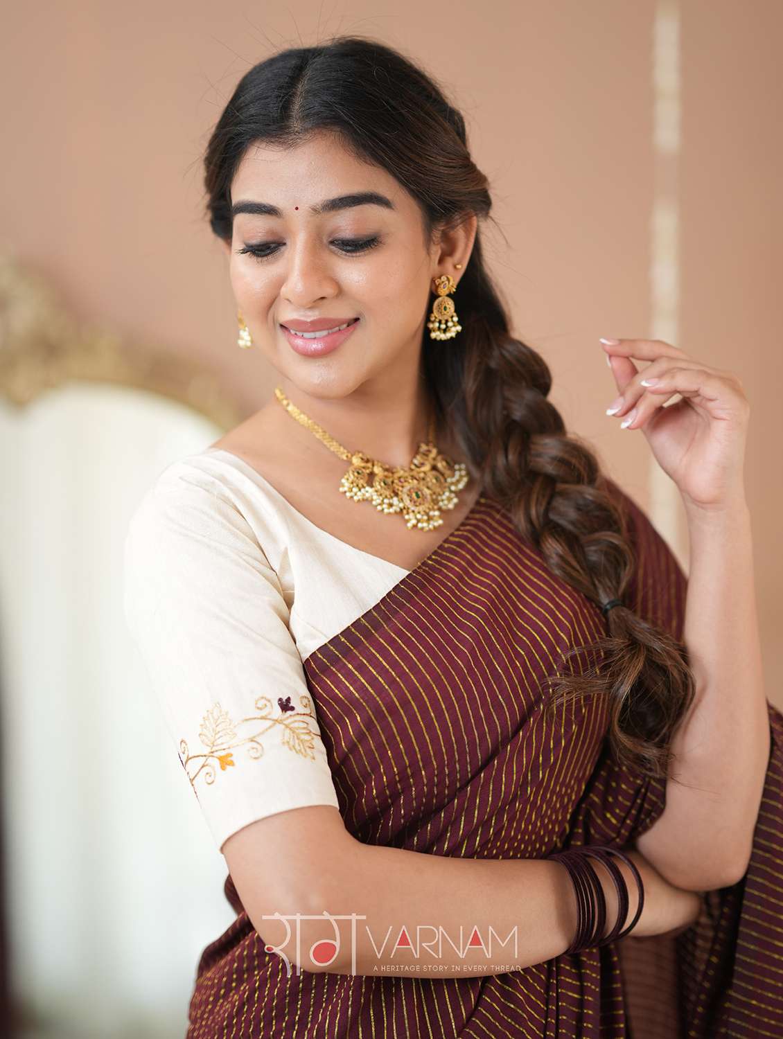 women striped handloom saree with blouse - 22145140 - Standard Image - 2