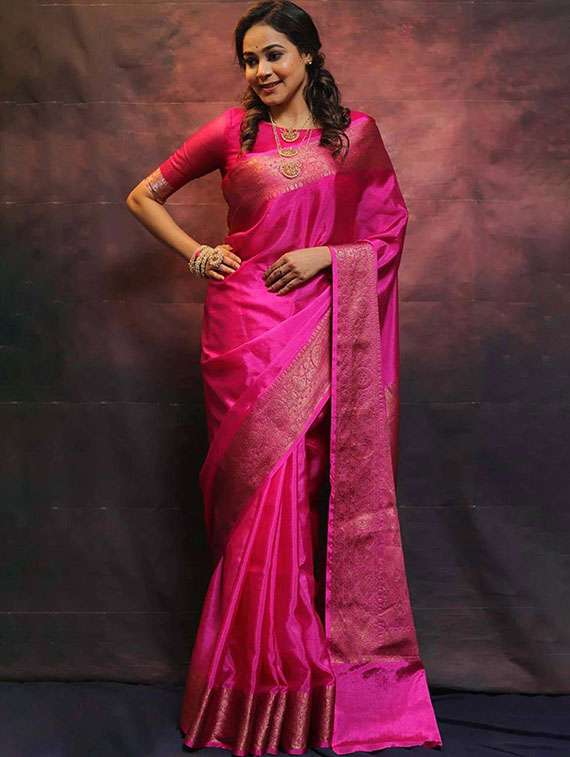 women solid with bordered saree with blouse
