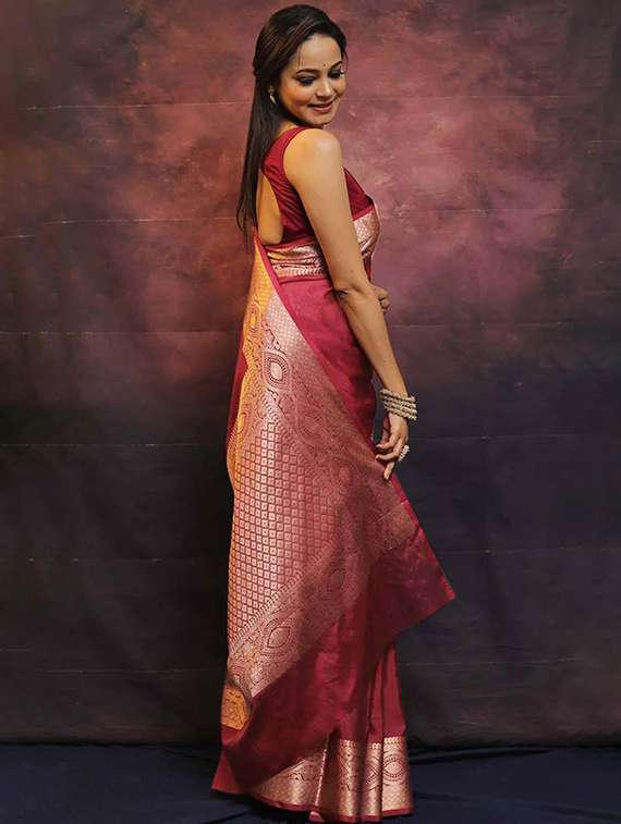 women solid with bordered saree with blouse - 22145246 -  Standard Image - 2