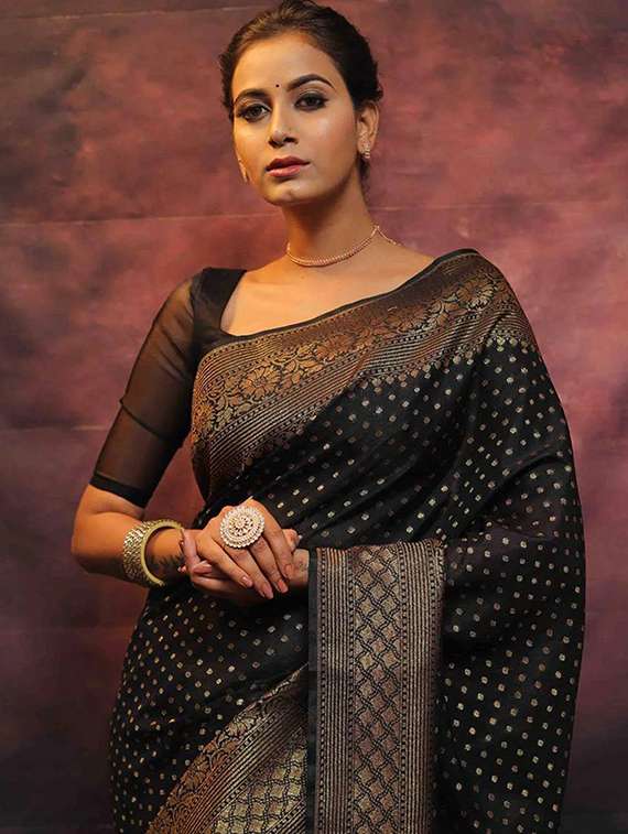 women self design banarasi saree with blouse - 22145254 - Standard Image - 2