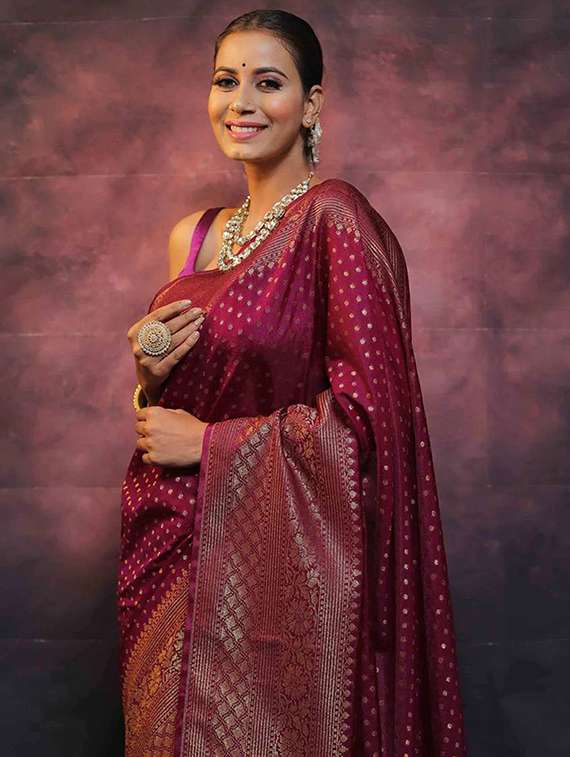 women self design banarasi saree with blouse - 22145256 - Standard Image - 2