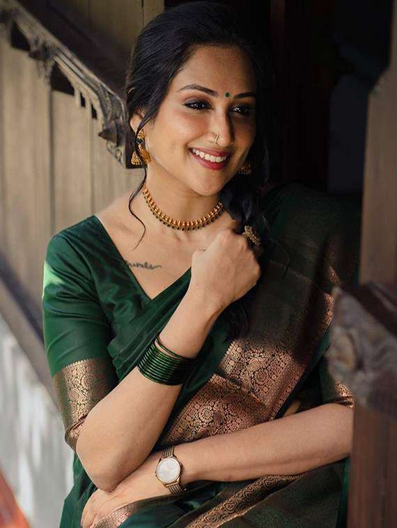 women solid with bordered saree with blouse - 22145272 -  Standard Image - 2