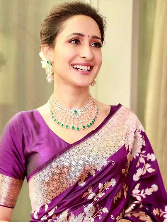 women self design banarasi saree with blouse - 22145277 -  Standard Image - 2