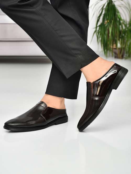 men textured slip on casual shoes - 22146044 -  Standard Image - 0